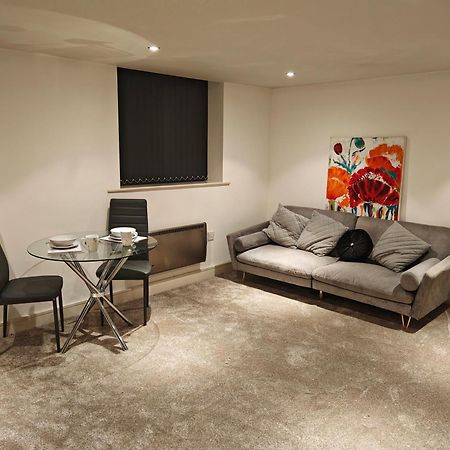 Lovely 1 Bedroom Apartment With Free Parking & Gym Kirkburton Экстерьер фото