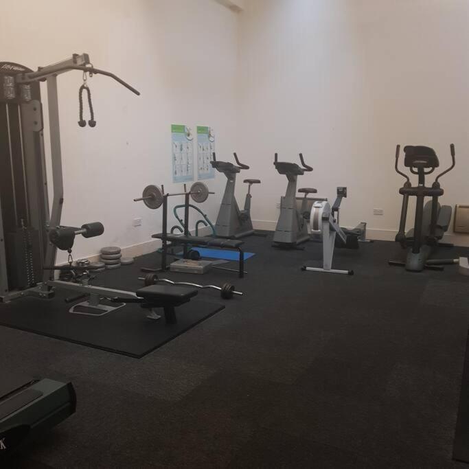 Lovely 1 Bedroom Apartment With Free Parking & Gym Kirkburton Экстерьер фото