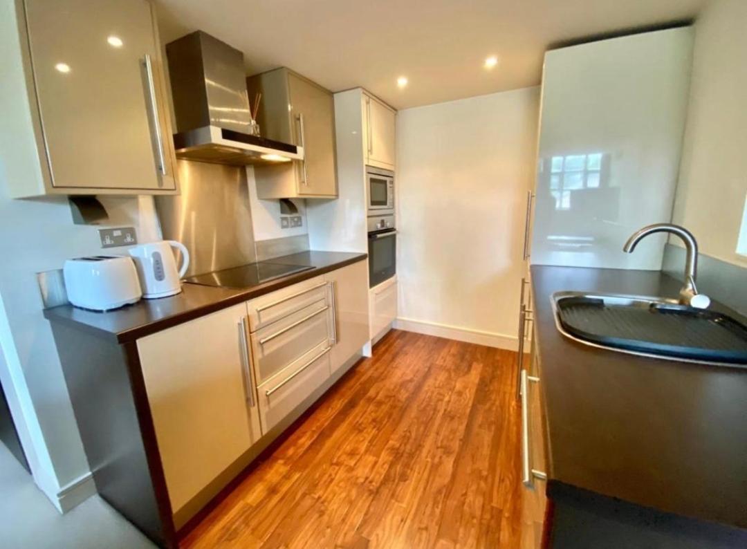 Lovely 1 Bedroom Apartment With Free Parking & Gym Kirkburton Экстерьер фото