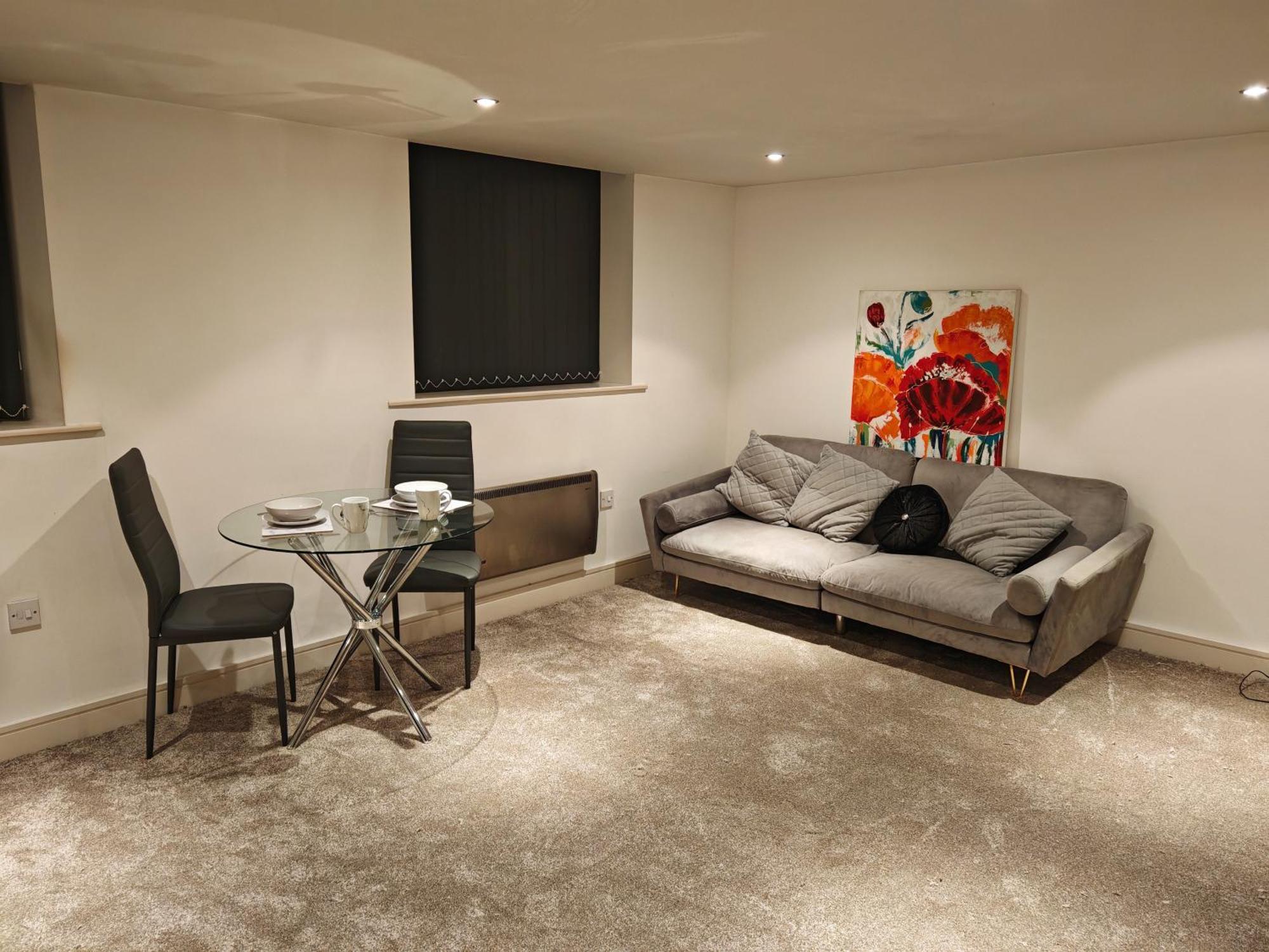 Lovely 1 Bedroom Apartment With Free Parking & Gym Kirkburton Экстерьер фото
