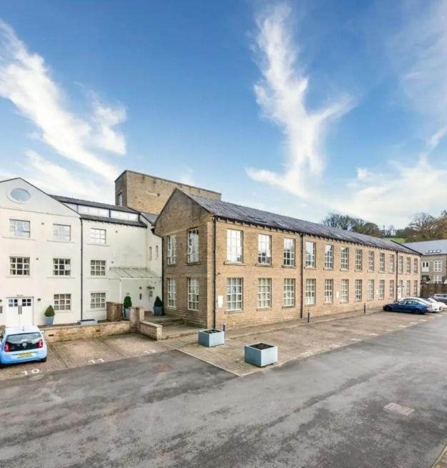 Lovely 1 Bedroom Apartment With Free Parking & Gym Kirkburton Экстерьер фото