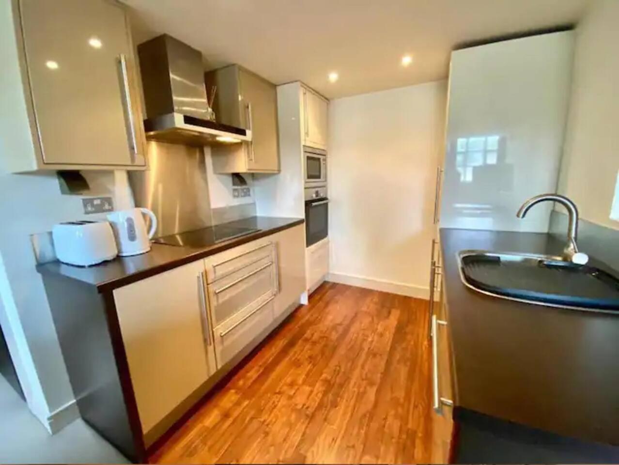 Lovely 1 Bedroom Apartment With Free Parking & Gym Kirkburton Экстерьер фото