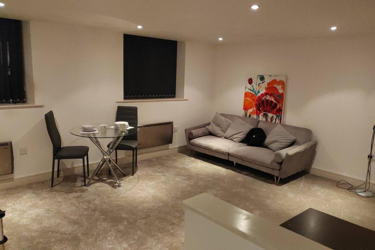 Lovely 1 Bedroom Apartment With Free Parking & Gym Kirkburton Экстерьер фото