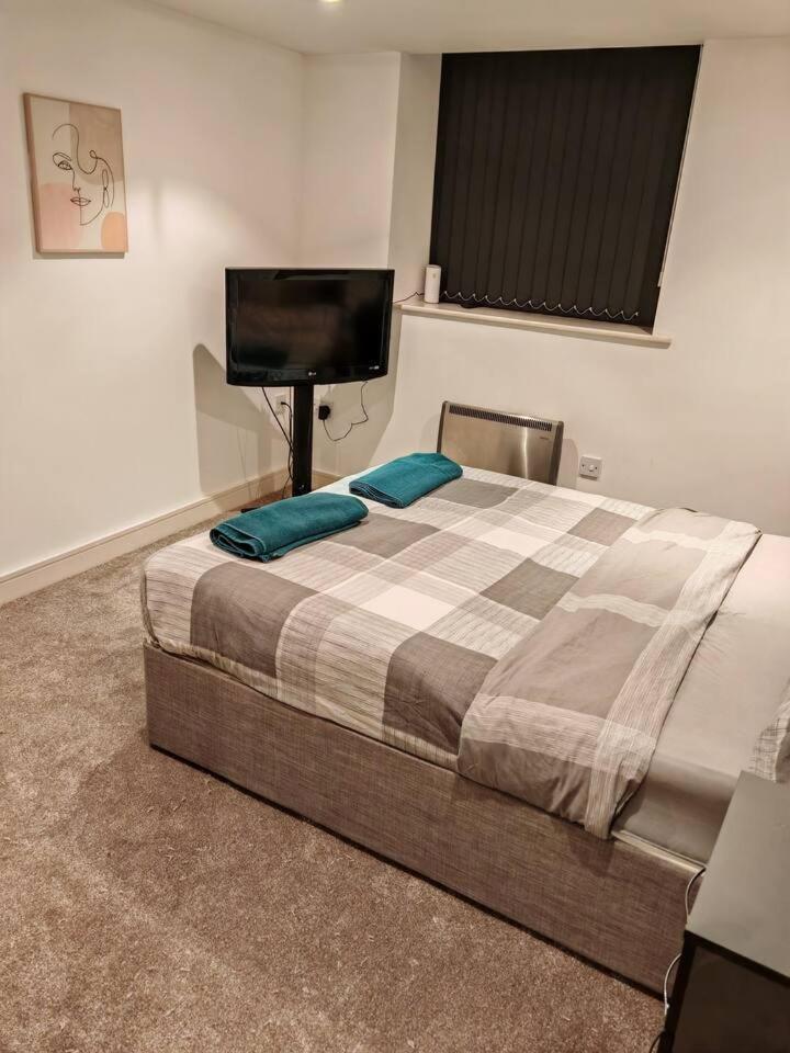 Lovely 1 Bedroom Apartment With Free Parking & Gym Kirkburton Экстерьер фото