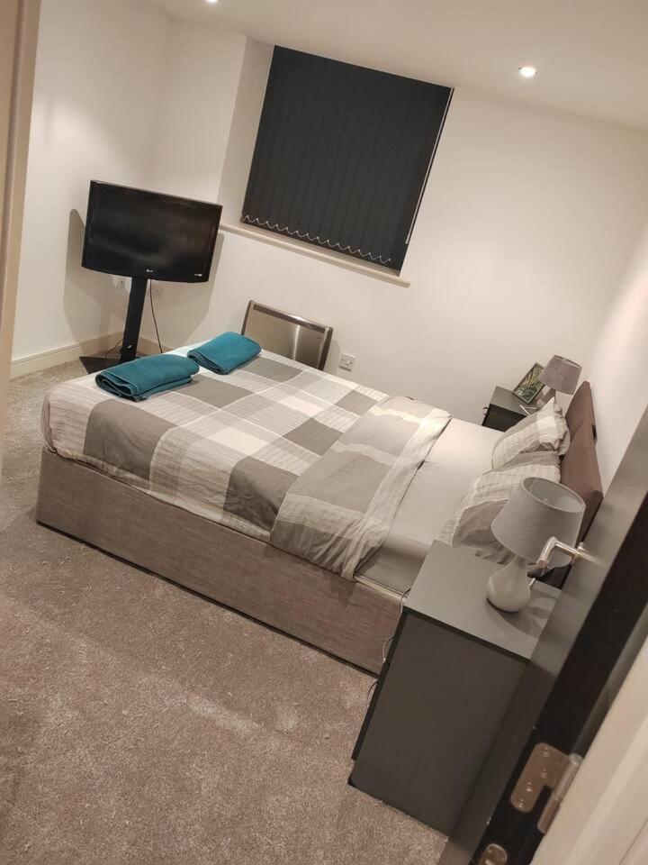 Lovely 1 Bedroom Apartment With Free Parking & Gym Kirkburton Экстерьер фото