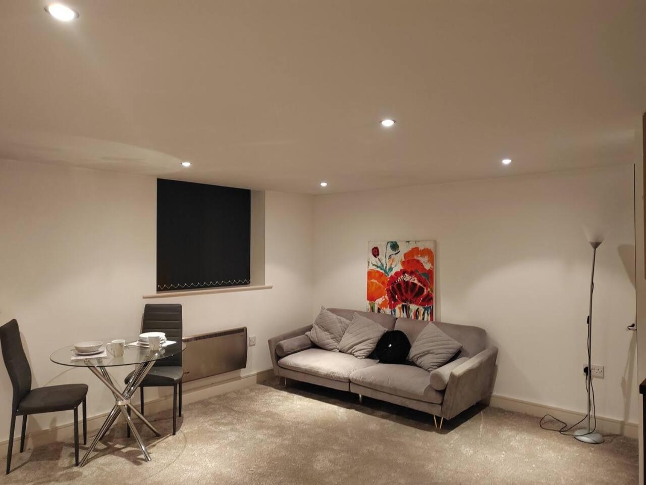 Lovely 1 Bedroom Apartment With Free Parking & Gym Kirkburton Экстерьер фото
