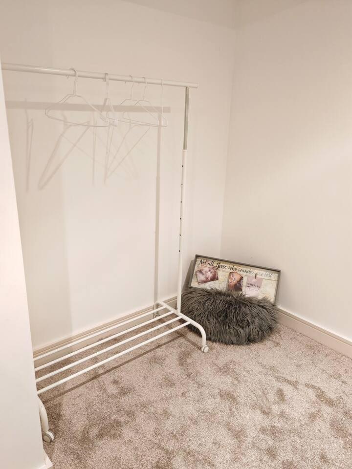 Lovely 1 Bedroom Apartment With Free Parking & Gym Kirkburton Экстерьер фото
