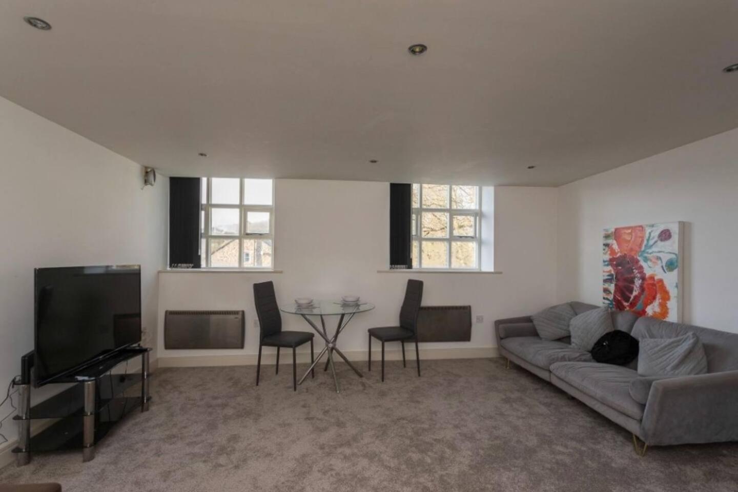 Lovely 1 Bedroom Apartment With Free Parking & Gym Kirkburton Экстерьер фото
