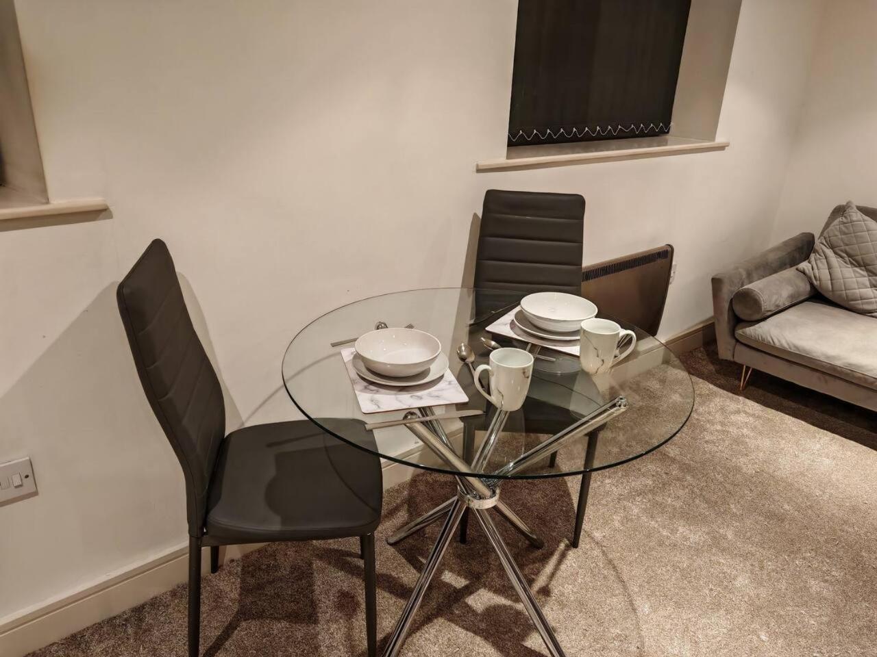 Lovely 1 Bedroom Apartment With Free Parking & Gym Kirkburton Экстерьер фото