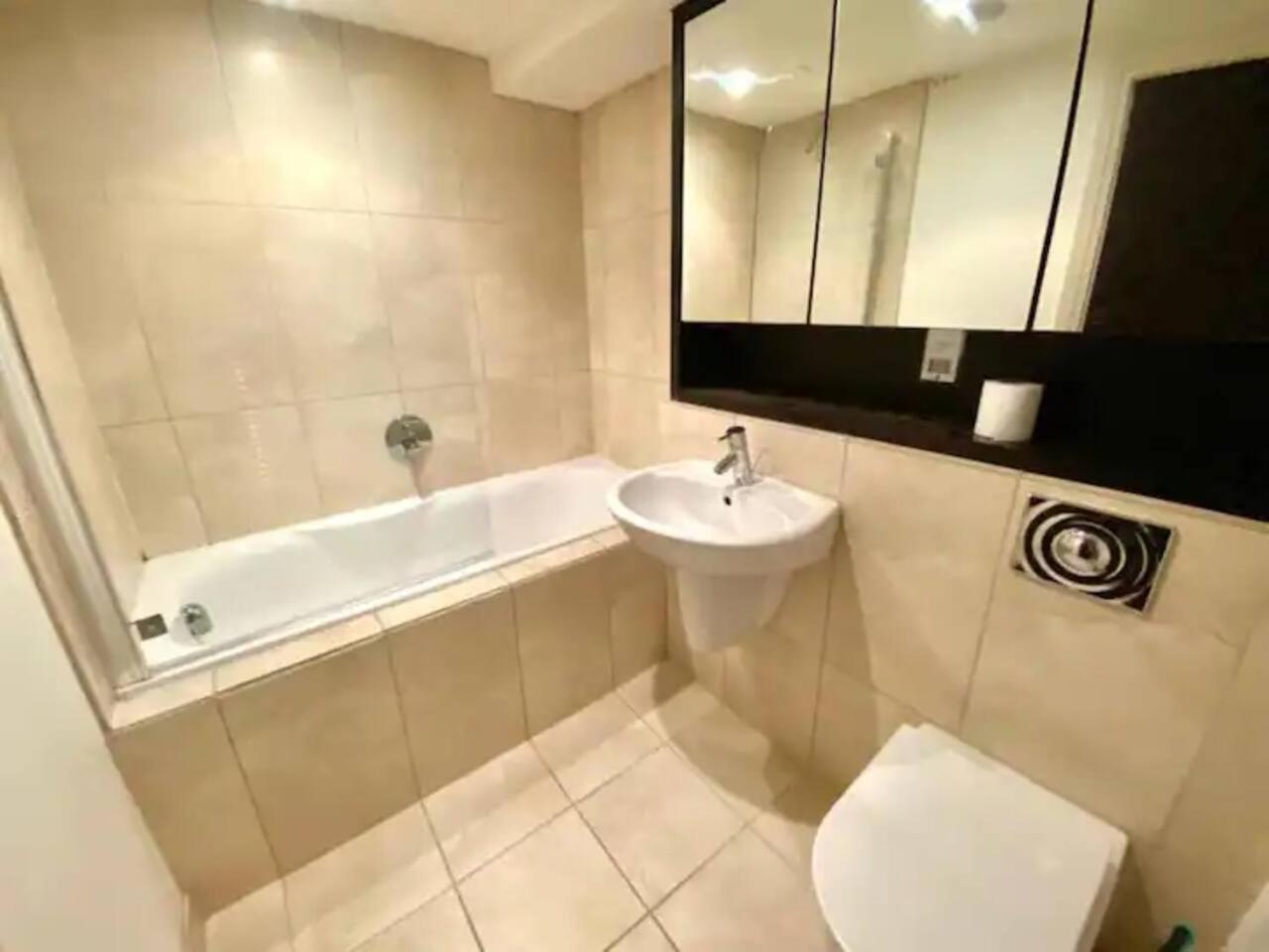 Lovely 1 Bedroom Apartment With Free Parking & Gym Kirkburton Экстерьер фото