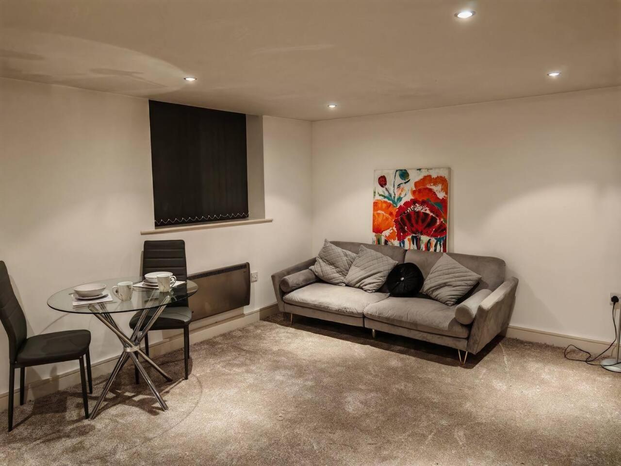 Lovely 1 Bedroom Apartment With Free Parking & Gym Kirkburton Экстерьер фото