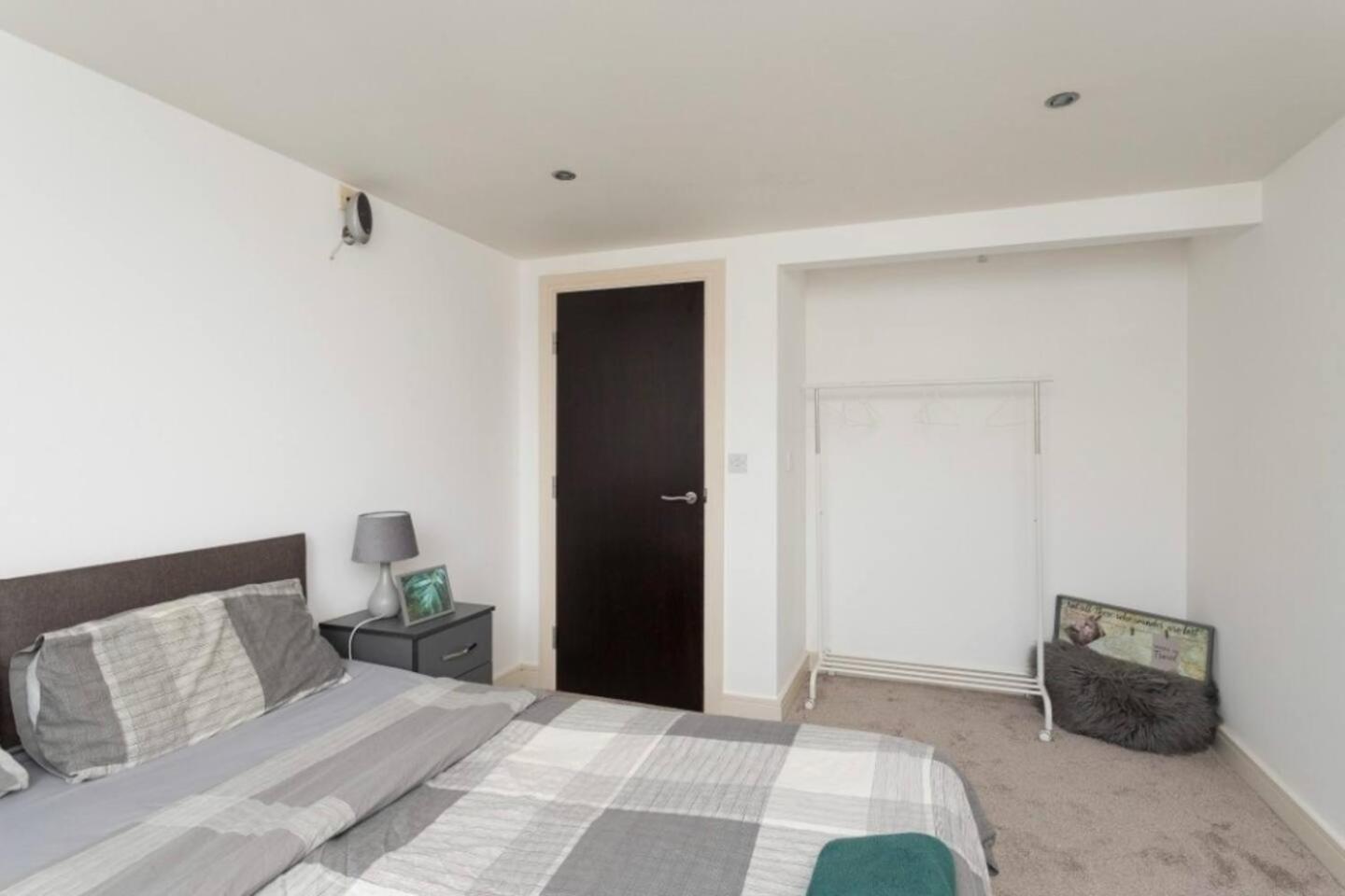 Lovely 1 Bedroom Apartment With Free Parking & Gym Kirkburton Экстерьер фото