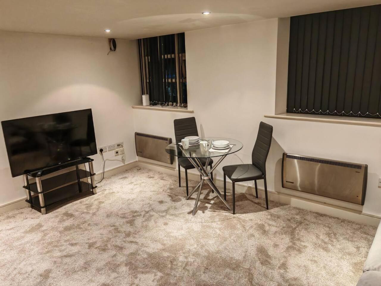 Lovely 1 Bedroom Apartment With Free Parking & Gym Kirkburton Экстерьер фото
