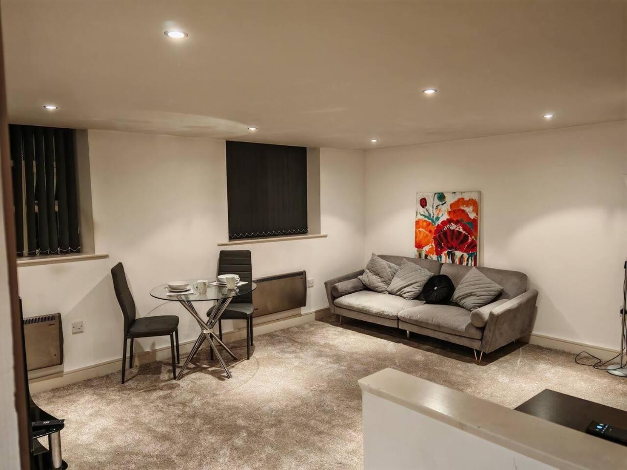 Lovely 1 Bedroom Apartment With Free Parking & Gym Kirkburton Экстерьер фото