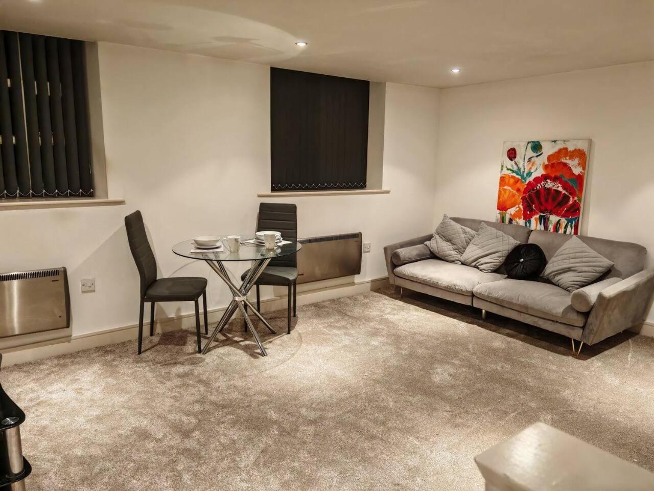 Lovely 1 Bedroom Apartment With Free Parking & Gym Kirkburton Экстерьер фото